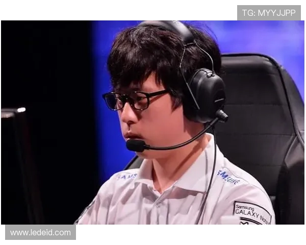 Bin上单领衔挑战赛季巅峰展现独特操作风格与英雄池深度