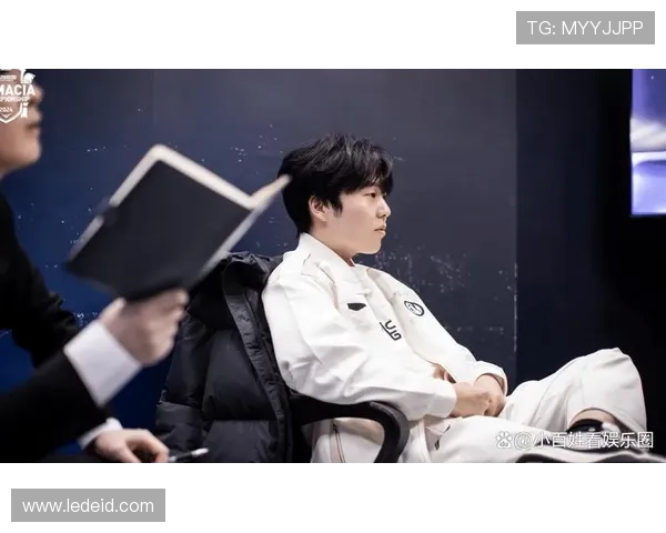 TES战队鏖战IG 展现顶尖对决争夺荣耀巅峰