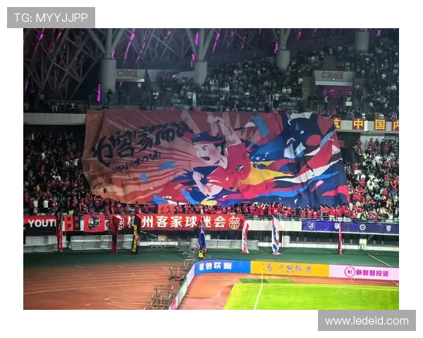 深圳新鹏城主场激战梅州客家两地球队鏖战上演南粤足球巅峰对决