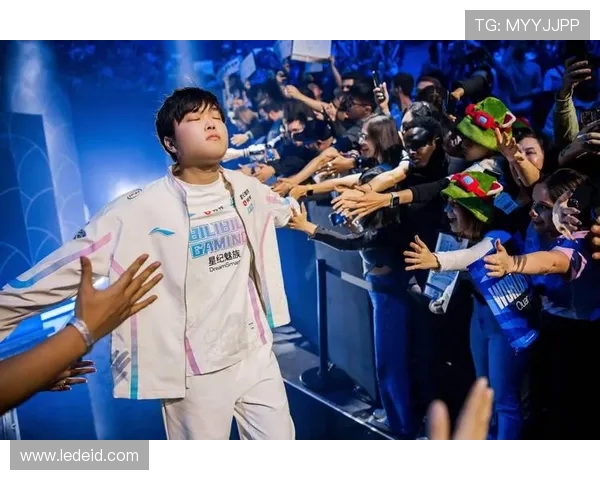 BLG战队全新征程启航追逐荣耀再度冲击世界巅峰舞台 BLG战队全新征程启航追逐荣耀再度冲击世界巅峰舞台